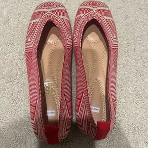 Beautiful ethnic print boho style women’s almond toe flats